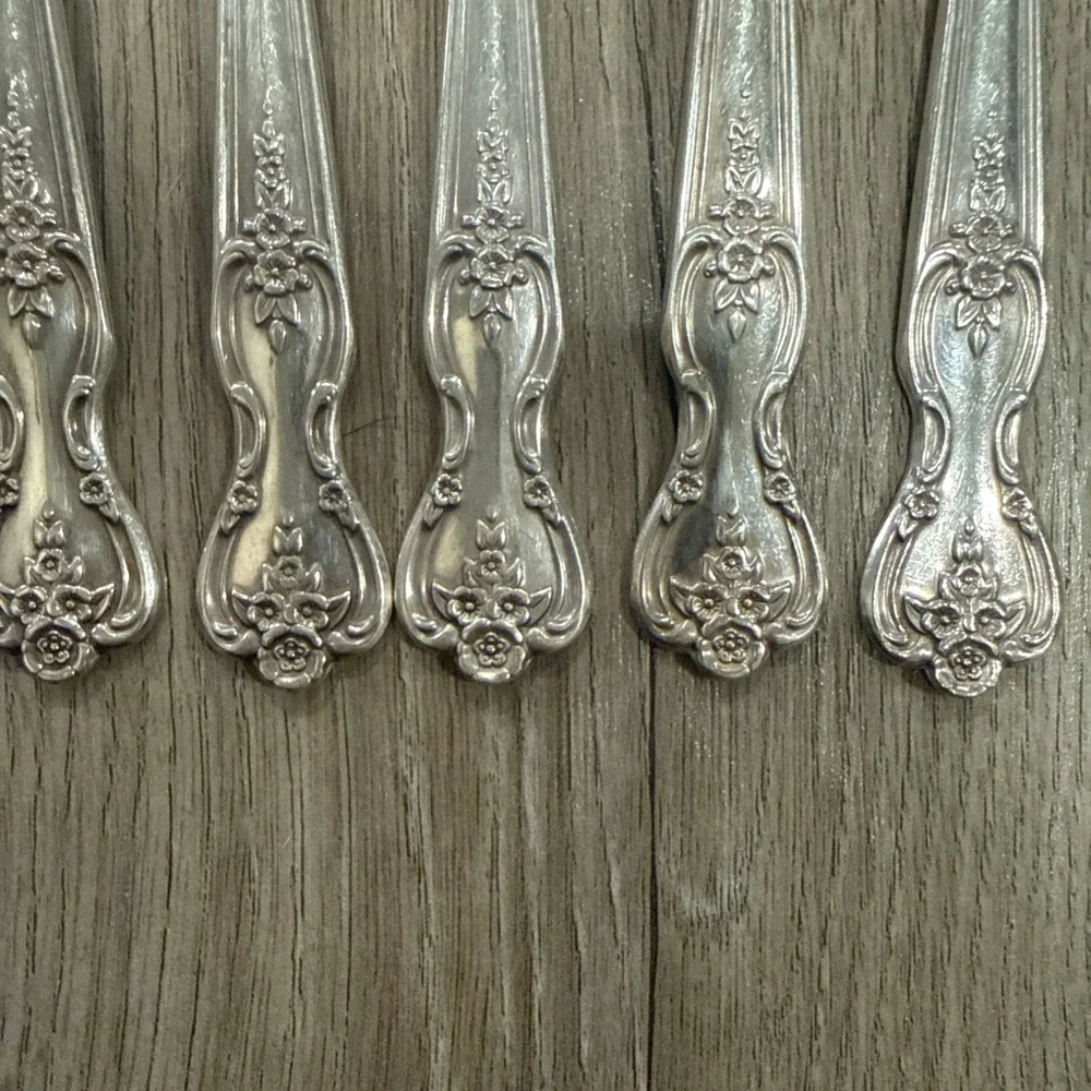 Wm Rogers Mfg Co International Silver Inspiration-Magnolia Set of 5 Grille Forks